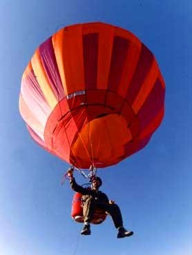 Uno skyhopper della Cameron Balloons