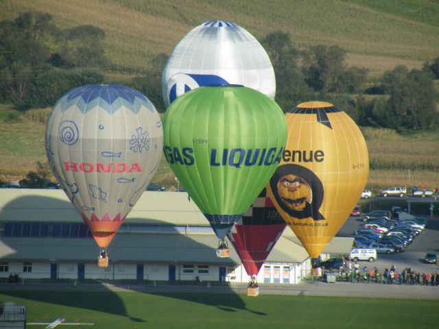 Austria 2008: John Aimo su Liquigas in azione su un bersaglio insieme ad altri concorrenti