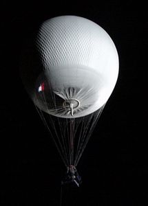 Il Petit Prince in volo nella notte