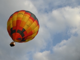 Un immagine del pallone di Paolo Bonanno in volo durante il campionato italiano 2008 (© Roberto Spagnoli)