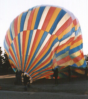 Il pallone Record durante il gonfiaggio (Foto tratta da www.ariaonline.it)