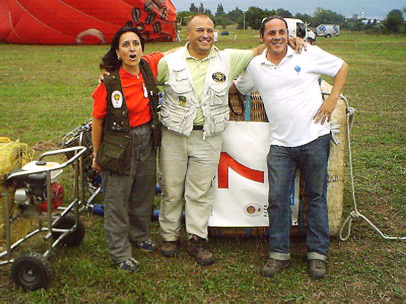 Carlo Rovelli, al centro, con il suo equipaggio subito dopo la conquista del titolo italiano (Foto R.Spagnoli)