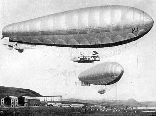 Dirigibili tipo M.1 e M.2 in volo sull'aeroporto di Vigna di Valle (Lago di Bracciano, Roma, 1912)