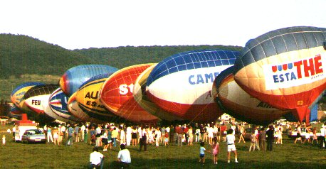 Un'immagine dei primi campionati mondiali per dirigibili ad aria calda svoltisi nel 1988.